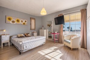 2 slaapkamers, een strijkplank/strijkijzer, gratis wifi, beddengoed