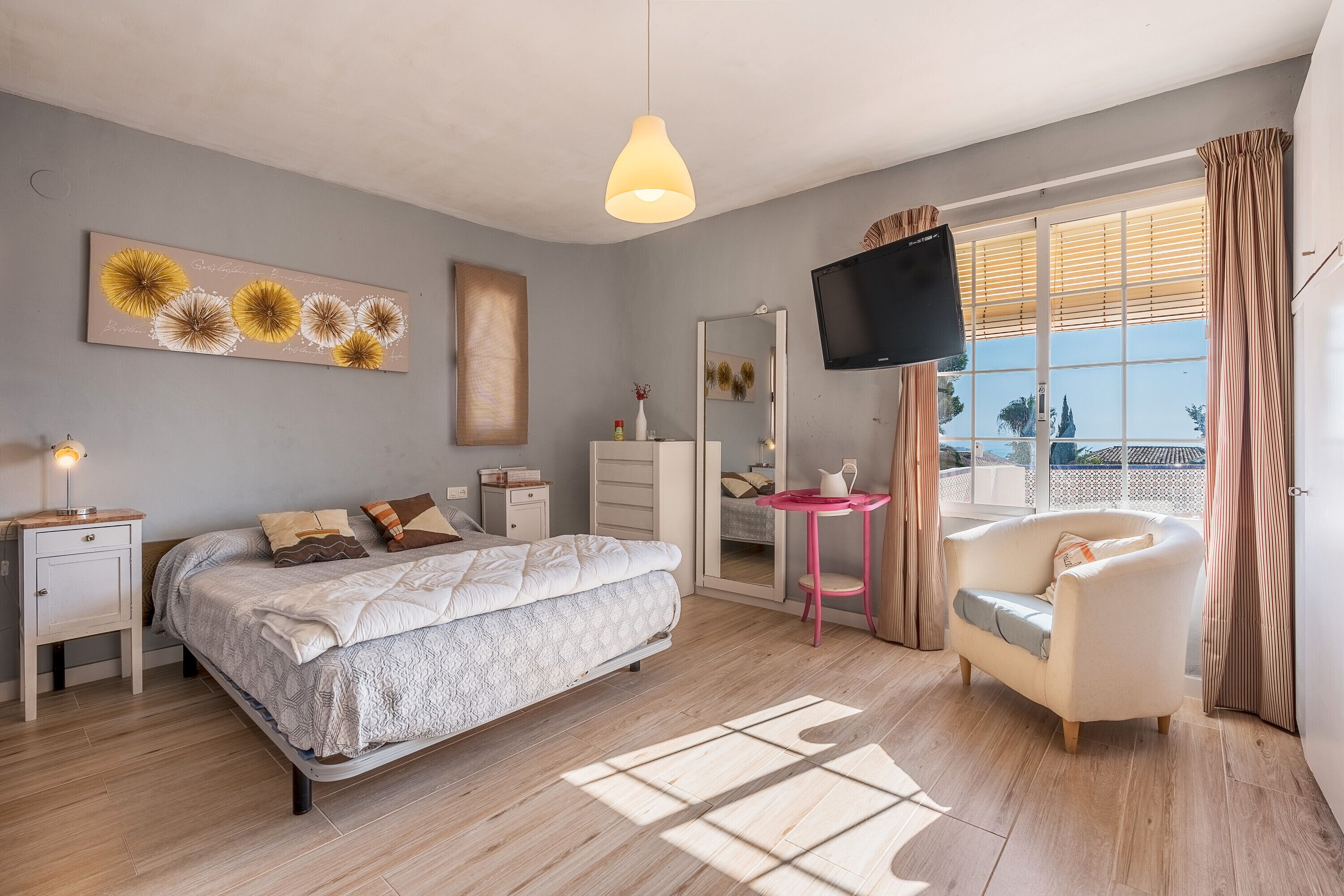 2 室のベッドルーム、アイロン / アイロン台、WiFi (無料)、ベッドシーツ