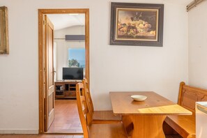 Dining - Apartment 'Villa Martinez Apartamento 3' with Sea View, Wi-Fi and Air Conditioning (Salobreña)