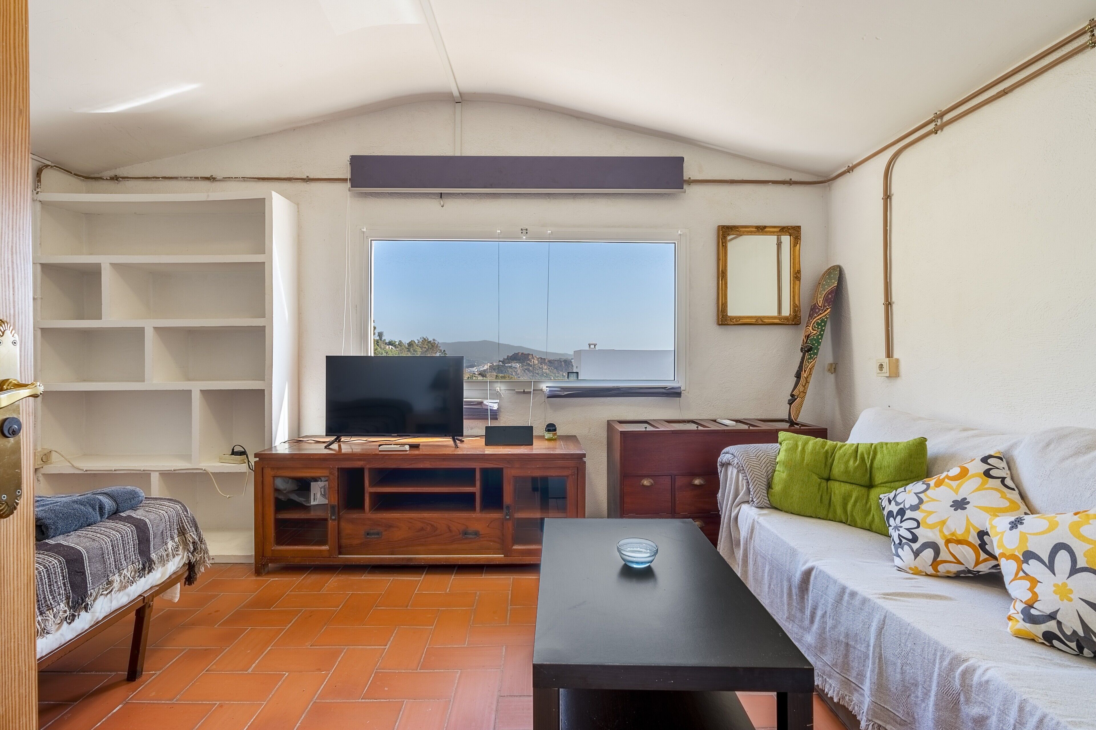 Fernseher, Tischtennisplatte