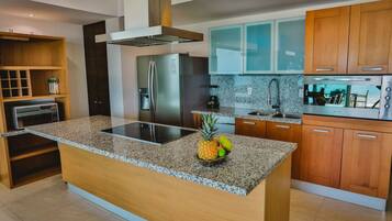 Fridge, microwave, oven, stovetop