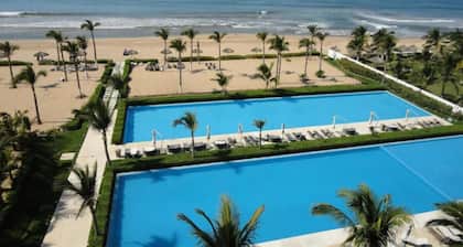 Beachfront 4 bedroom condo with amazing views