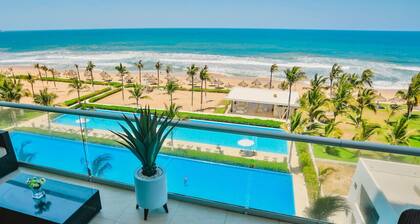 Beachfront 4 bedroom condo with amazing views