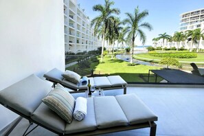 Property grounds - Oceanfront Condo in the heart of Nuevo Vallarta (Nuevo Vallarta)