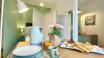 Apartamento familiar, 1 cama doble con sofá cama, no fumadores, baño privado | Cocina privada | Frigorífico, microondas, placa de cocina y tostadora