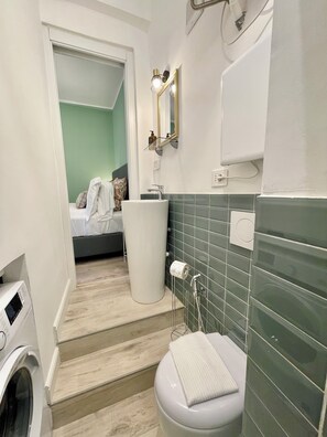 Bathroom - Happy Family Apartments Maggiolino (Genoa)