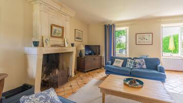 Télévision, cheminée