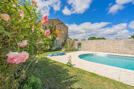 Pool. Holiday Home 'Maison De Vacances Avec Piscine' with Private Pool, Private Terrace and Wi-Fi