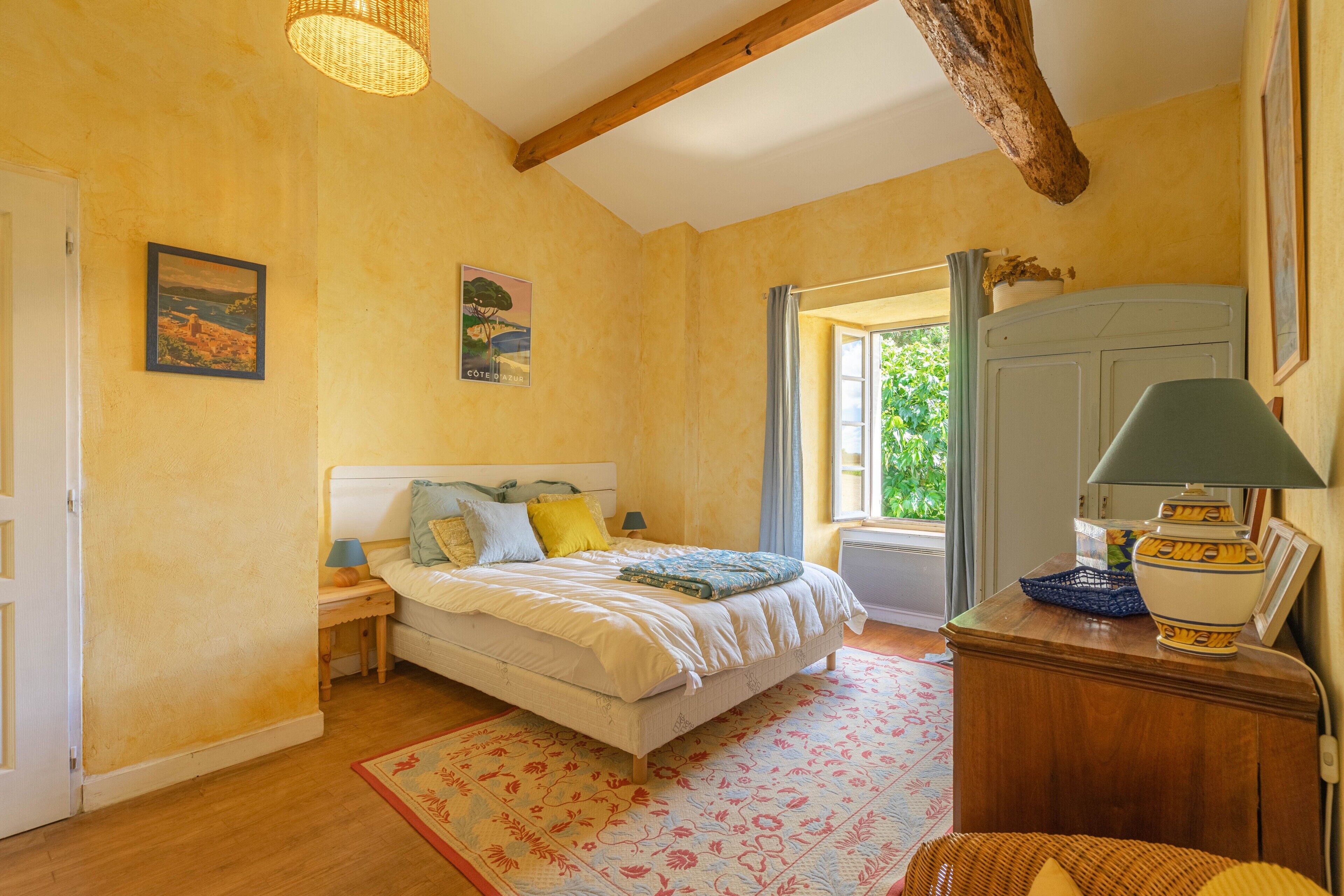 4 bedrooms, iron/ironing board, free WiFi