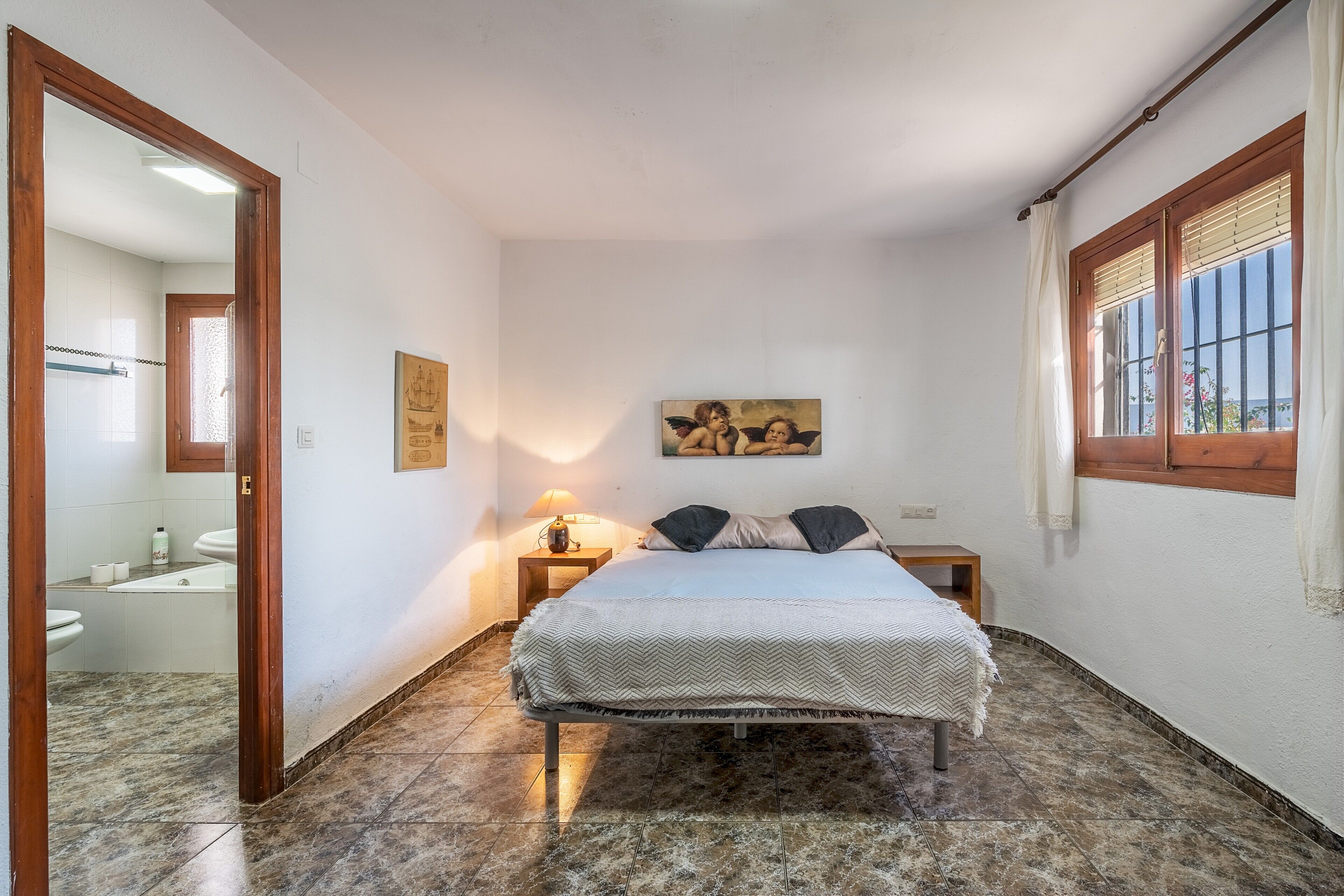 1 soverom, strykejern/-brett, wi-fi (inkludert) og sengetøy