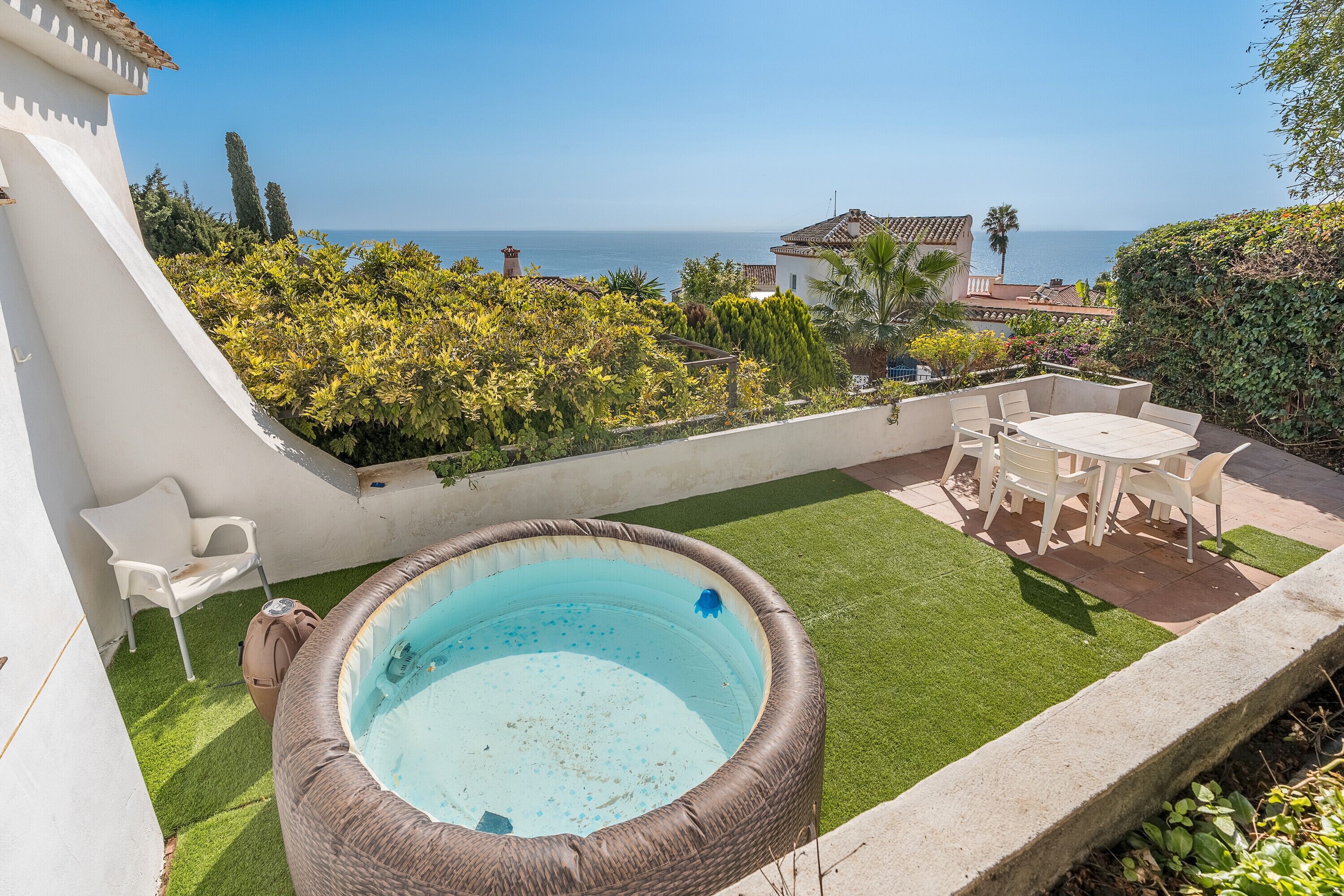 屋外ダイニングエリア