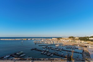 Marina - Holiday Apartment 'Casa Diana a Otranto' with Balcony, Wi-Fi & Air Conditioning (Otranto)