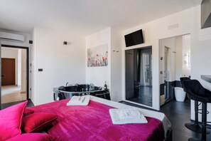 1 slaapkamer, een strijkplank/strijkijzer, gratis wifi, beddengoed