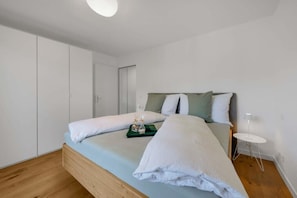 1 bedroom, desk, iron/ironing board, travel cot - Ascona Vista Verde vacation apartment Dreamlike living on Lake Maggiore  (Ascona)