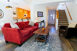 TV, fireplace, stereo - Hood River Contemporary Townhome (Hood River)