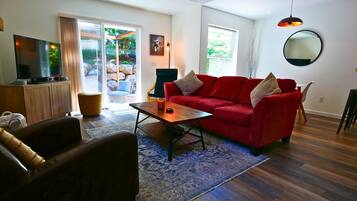 TV, fireplace, stereo