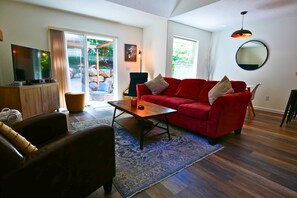 TV, fireplace, stereo