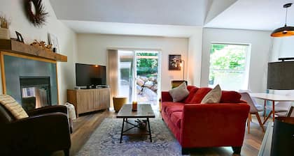 Hood River Contemporary Townhome
