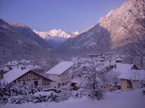 Guest House 'Chambre Verte' with Mountain View and Wi-Fi