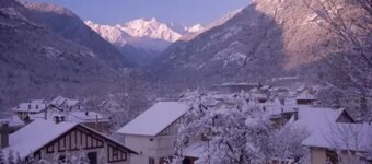 Guest House 'Chambre Verte' with Mountain View and Wi-Fi