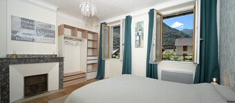 Guest House 'Jolie Chambre Au Calme À Auzat' with Mountain View