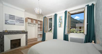 Guest House 'Jolie Chambre Au Calme À Auzat' with Mountain View