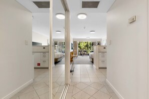 Room - Marvelous Manly With 1 Bathrooms (Manly)