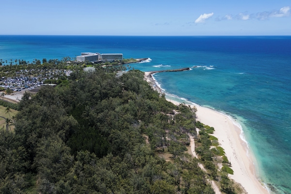 Espreguiçadeiras, toalhas de praia