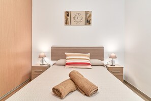 1 habitación, tabla de planchar con plancha, wifi gratis y ropa de cama 