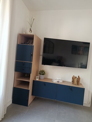 Interior - Villa “Mazet Cogolin” with Private Terrace, Wi-Fi, and Air Conditioning (Cogolin)