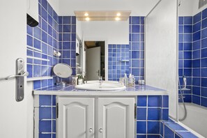 Douche, serviettes fournies