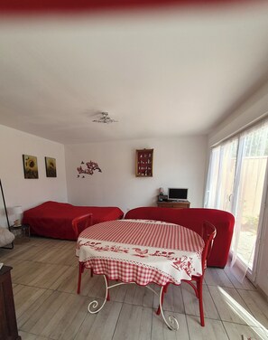 Bed sheets - Charming studio with terrace and pool. For two people. Dog accepted. (Pierrelatte)