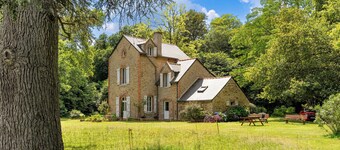 Guesthouse 'Chambre d'hôtes Kerdary' with Shared Garden, Wi-Fi, and Air Conditioning