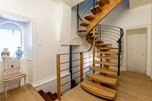 Interior - Guesthouse 'Chambre d'hôtes Kerdary' with Shared Garden, Wi-Fi, and Air Conditioning (Nivillac)