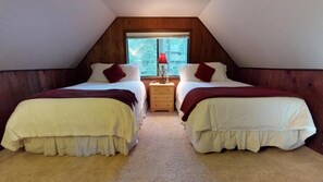 4 bedrooms, iron/ironing board, Internet, bed sheets - Cozy Tahoe Cabin (Tahoe Vista)