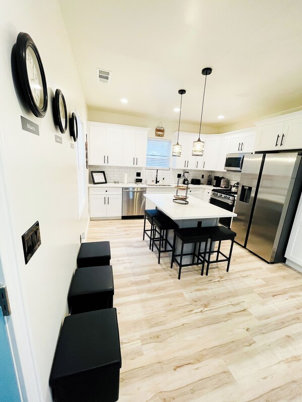 Fridge, microwave, oven, stovetop - Haven Hideaway located with 12 Minutes from Downtown Atlanta (Atlanta)