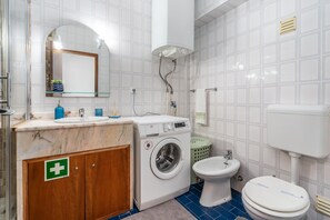 Shower, hair dryer, towels - Sweet Home Rp Apartment with Balcony and Wi-Fi (Portimão)