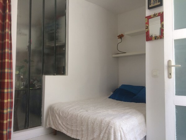 1 chambre, fer et planche à repasser, Wi-Fi, draps fournis