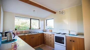 Fridge, microwave, oven, coffee/tea maker