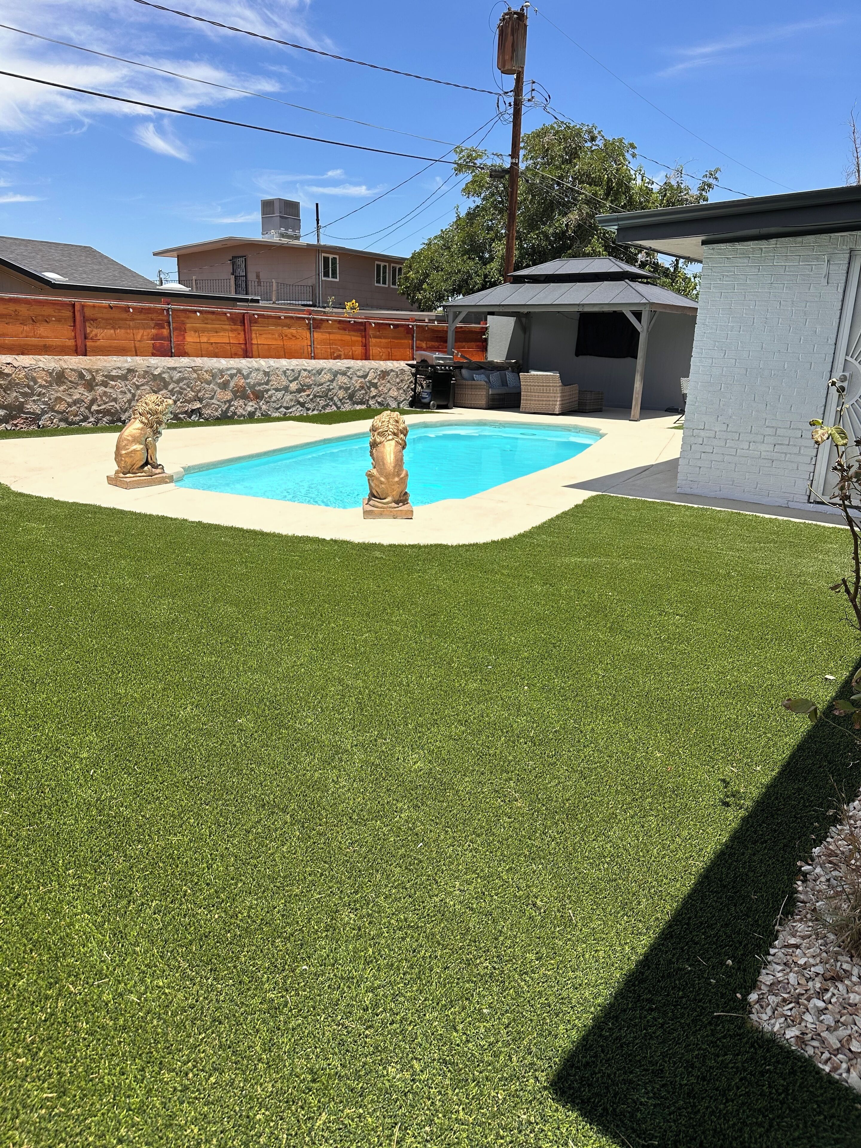 Charming 3-bedroom house with Pool, AC and WiFi in pleasant El Paso