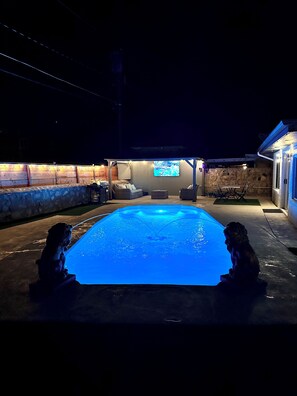 Outdoor pool - Charming 3-bedroom house with Pool, AC and WiFi in pleasant El Paso (El Paso)