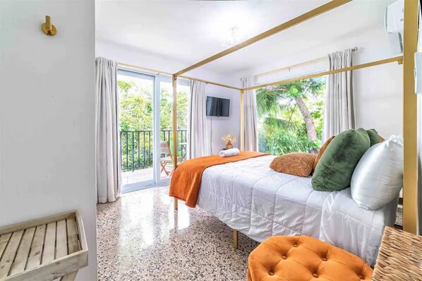 8 bedrooms, iron/ironing board, free WiFi, bed sheets - Siramada Village (Humacao)