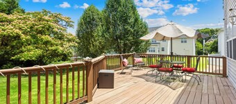 Terrific 5-bedroom house in Charlotte with AC, WiFi, and entertainment for all!