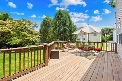 Terrific 5-bedroom house in Charlotte with AC, WiFi, and entertainment for all!