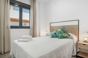 1 habitación, tabla de planchar con plancha, wifi gratis y ropa de cama