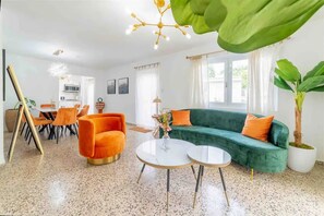 TV - Las Casitas Boutique 3
(Humacao)