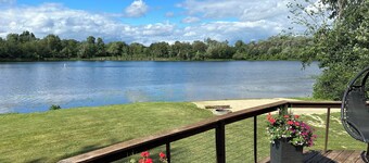 Waterfront Serenity Minutes from Ann Arbor & The Big House, Horseshoe Lake