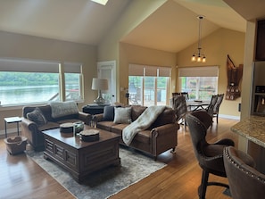 Smart TV, fireplace, computer monitors