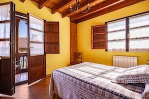 2 bedrooms, iron/ironing board, free WiFi, bed sheets - Apartment 'Comeya' with Mountain View, Private Terrace and Wi-Fi (Cangas De Onis)