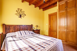 2 soverom, strykejern/-brett, wi-fi (inkludert) og sengetøy